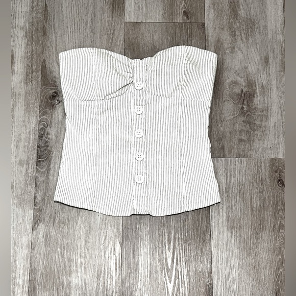 Pinstripe design crop top with buttons down the front - Picture 4 of 8